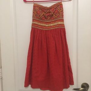 Strapless dress with intricate design